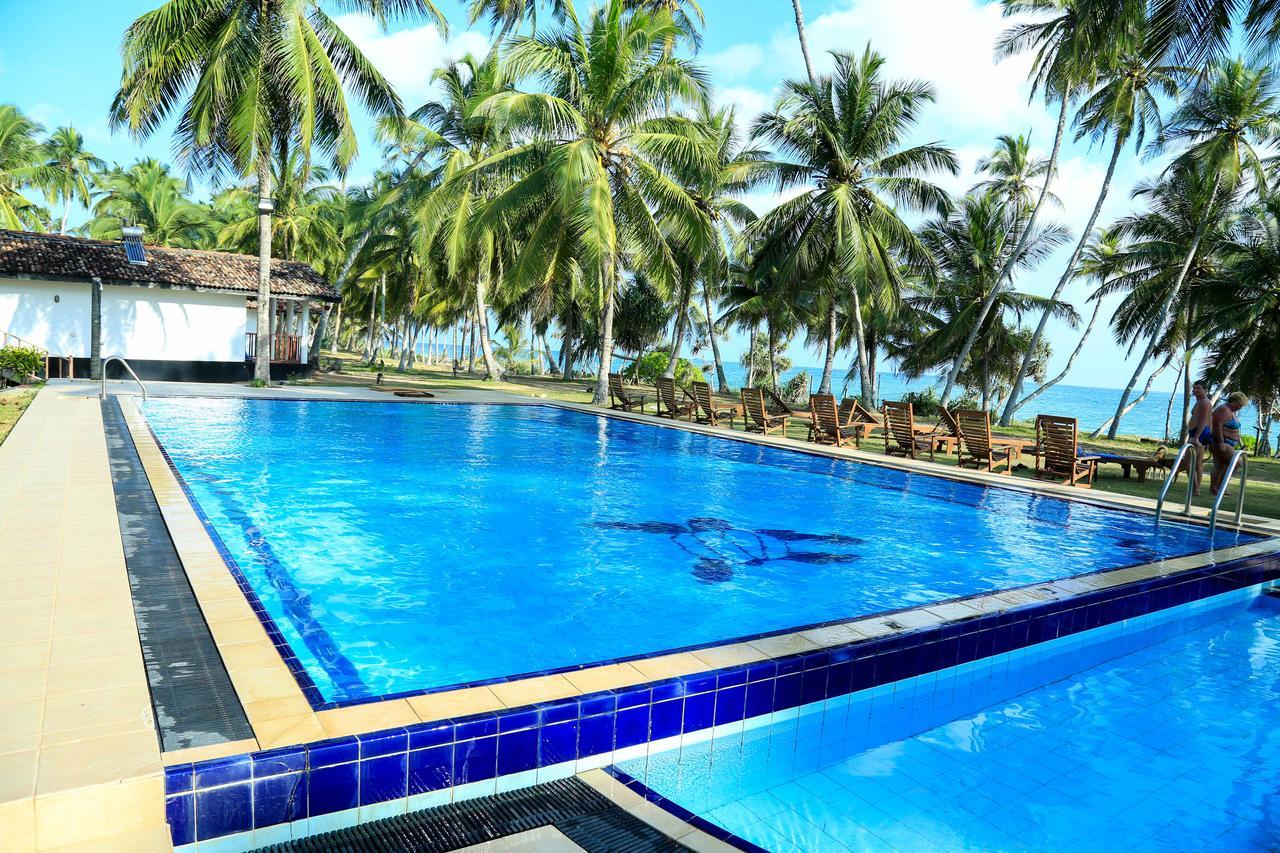 Darwins Beach Resort Тангале Екстериор снимка