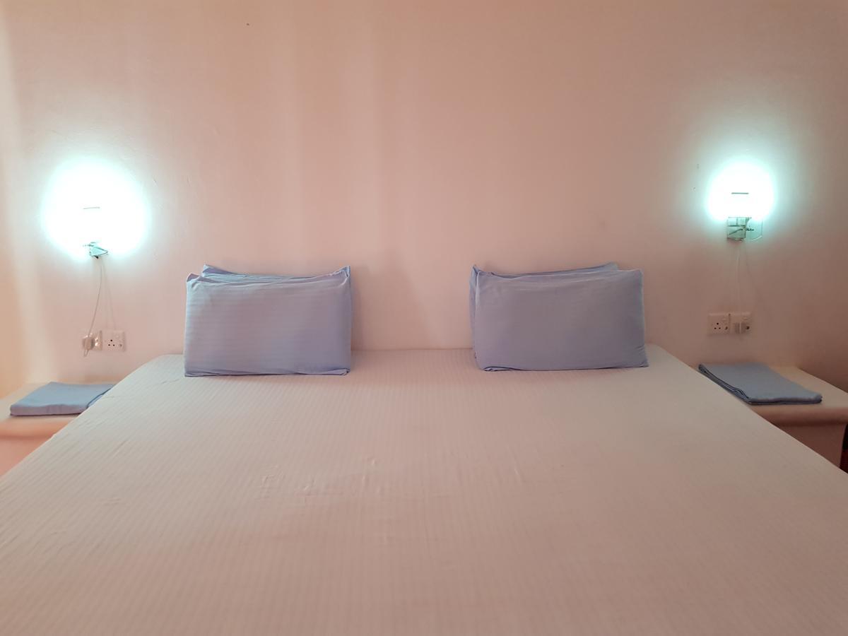 Darwins Beach Resort Тангале Екстериор снимка